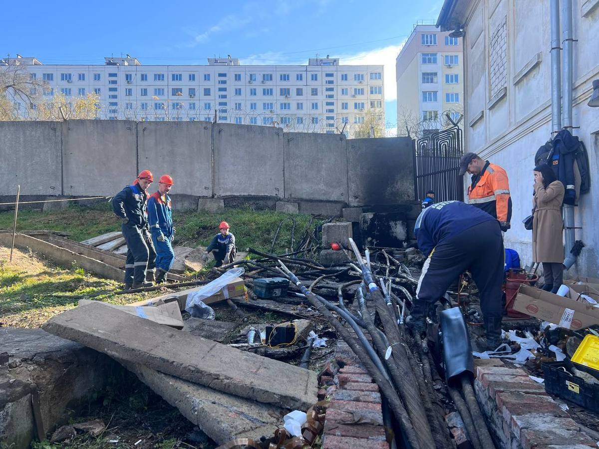 Во Владивостоке устраняют последствия пожара на электроподстанции, из-за  которого сотни домов остались без света