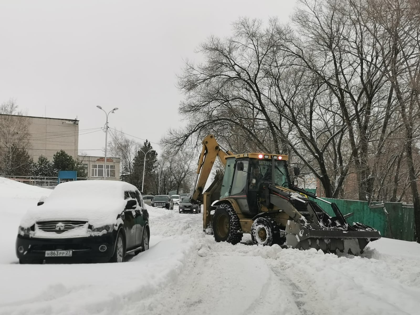 ЖКХ Хабаровска раскритиковали за качество уборки дворов от снега