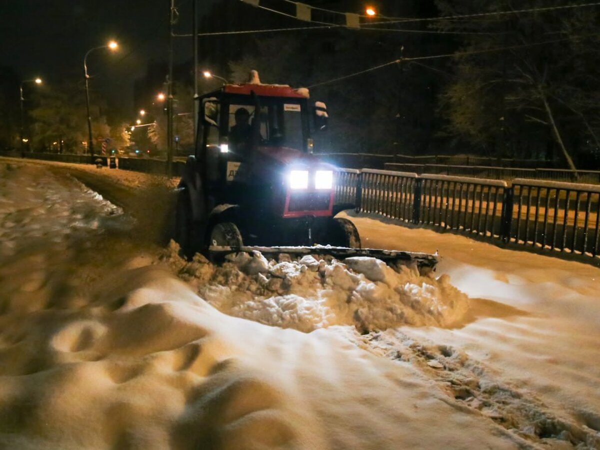 Для уборки снега в центре Москвы привлекли около 15 тыс. сотрудников  инженерных компаний